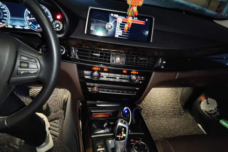 Used BMW X5  Audio And AC Panel