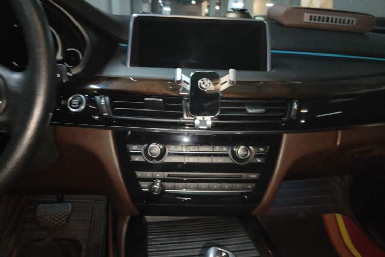 Used BMW X5 2015 xDrive28i Audio And AC Panel