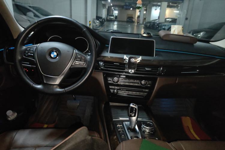 Used BMW X5 2015 xDrive28i Center Console