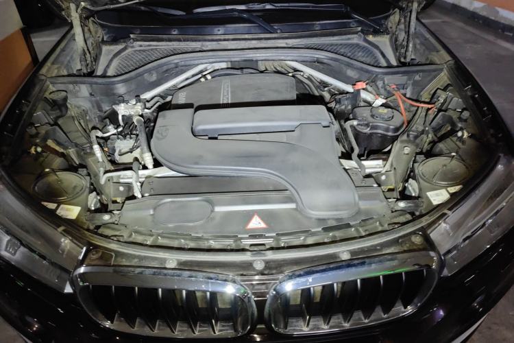 Used BMW X5  Engine Bay
