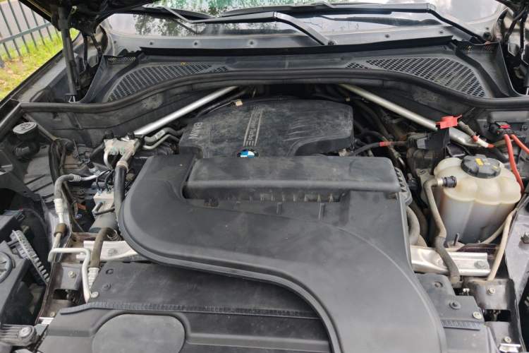 Used BMW X5 2015 xDrive28i Engine Bay