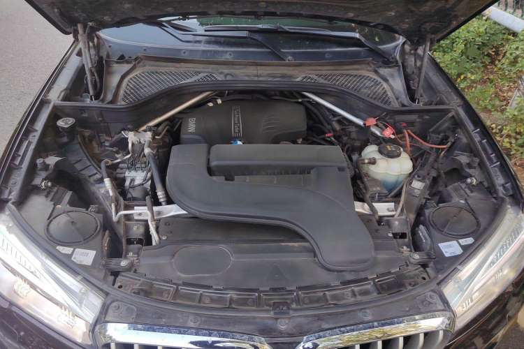 Used BMW X5 2015 xDrive28i Engine Bay