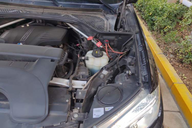 Used BMW X5 2015 xDrive28i Engine Bay Left