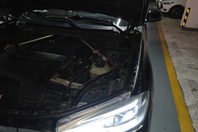 Used BMW X5 2015 xDrive28i Engine Bay Left