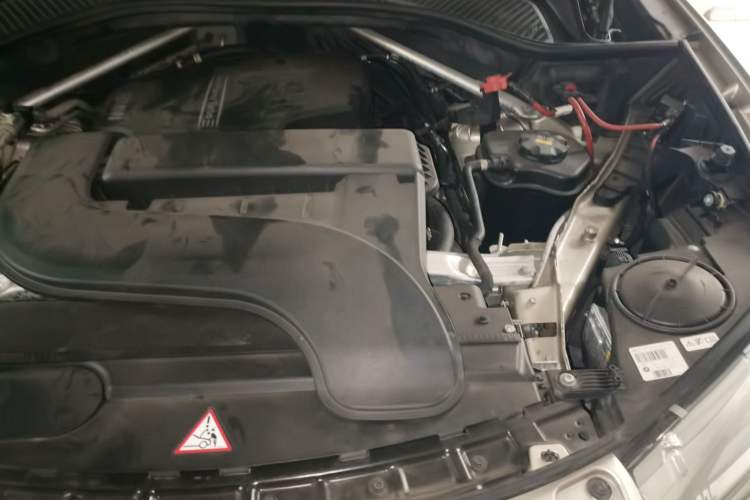 Used BMW X5 2015 xDrive28i Engine Bay Left