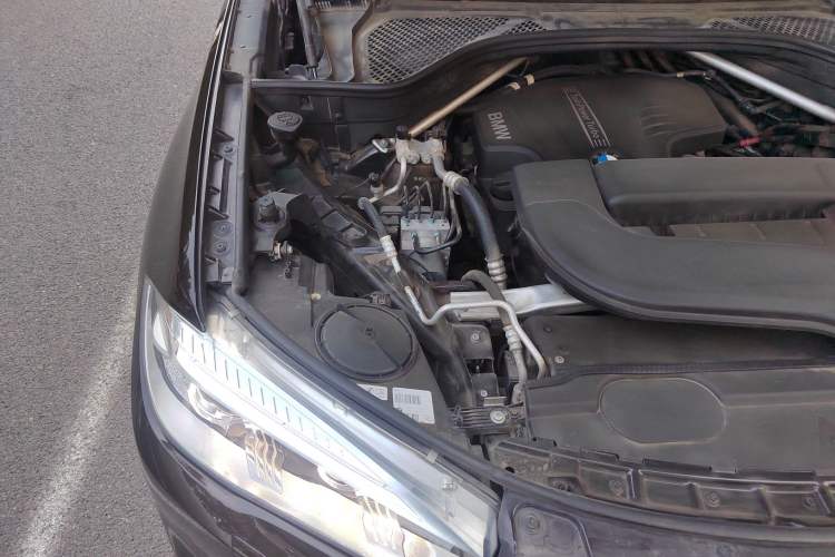 Used BMW X5 2015 xDrive28i Engine Bay Right