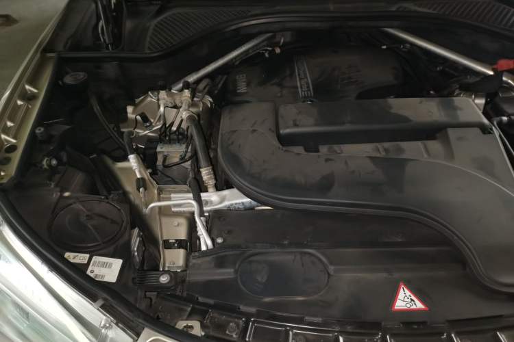 Used BMW X5 2015 xDrive28i Engine Bay Right
