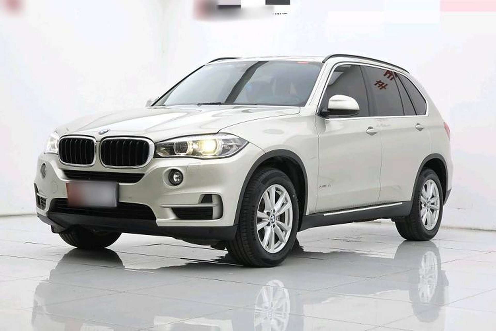 Used BMW X5 2015 xDrive28i Front Left 45 Deg