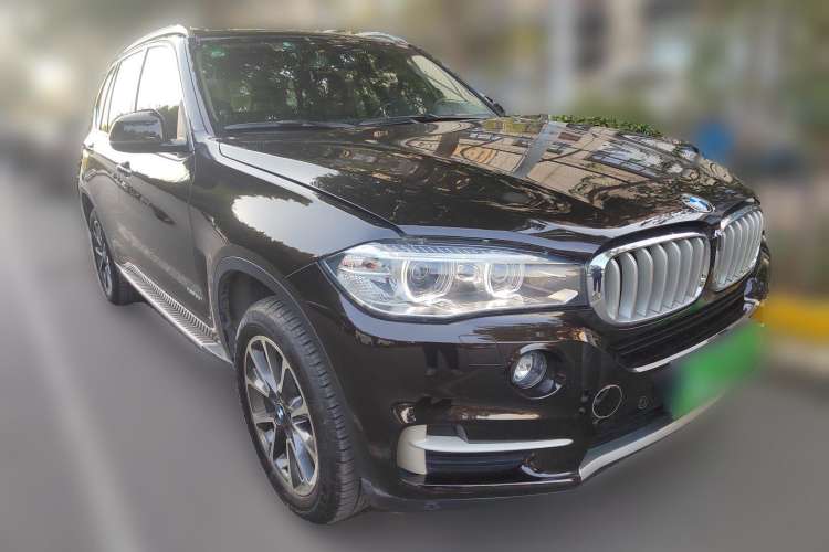Used BMW X5 2015 xDrive28i Front Right 45 Deg