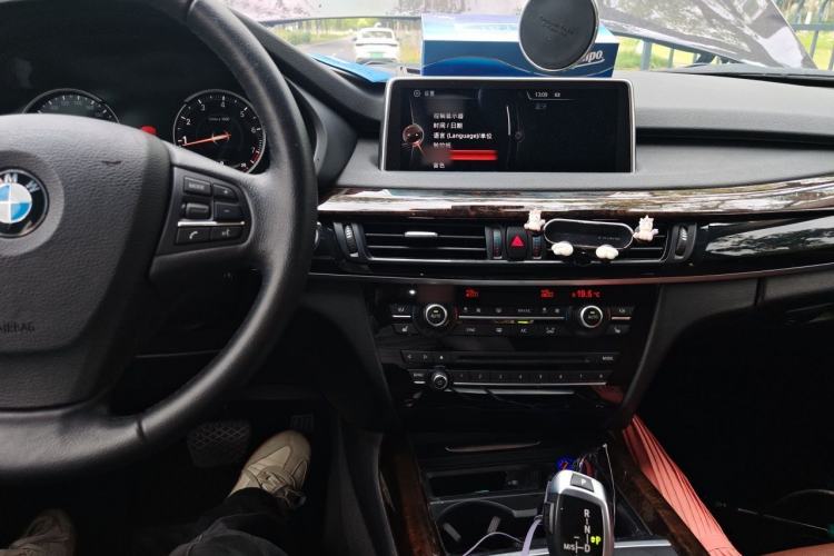 Used BMW X5 2015 xDrive28i Interior 2