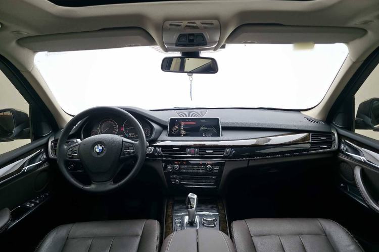 Used BMW X5 2015 xDrive28i Interior 2
