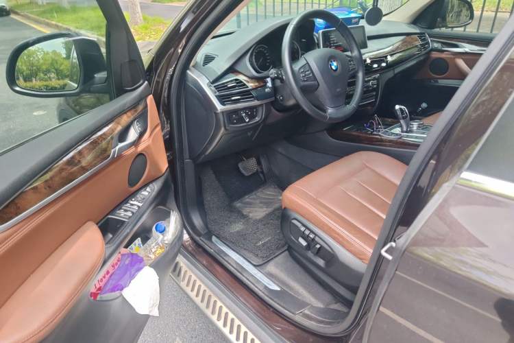 Used BMW X5 2015 xDrive28i Interior 3