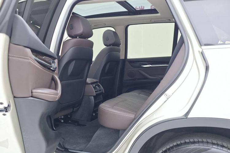 Used BMW X5 2015 xDrive28i Interior 4