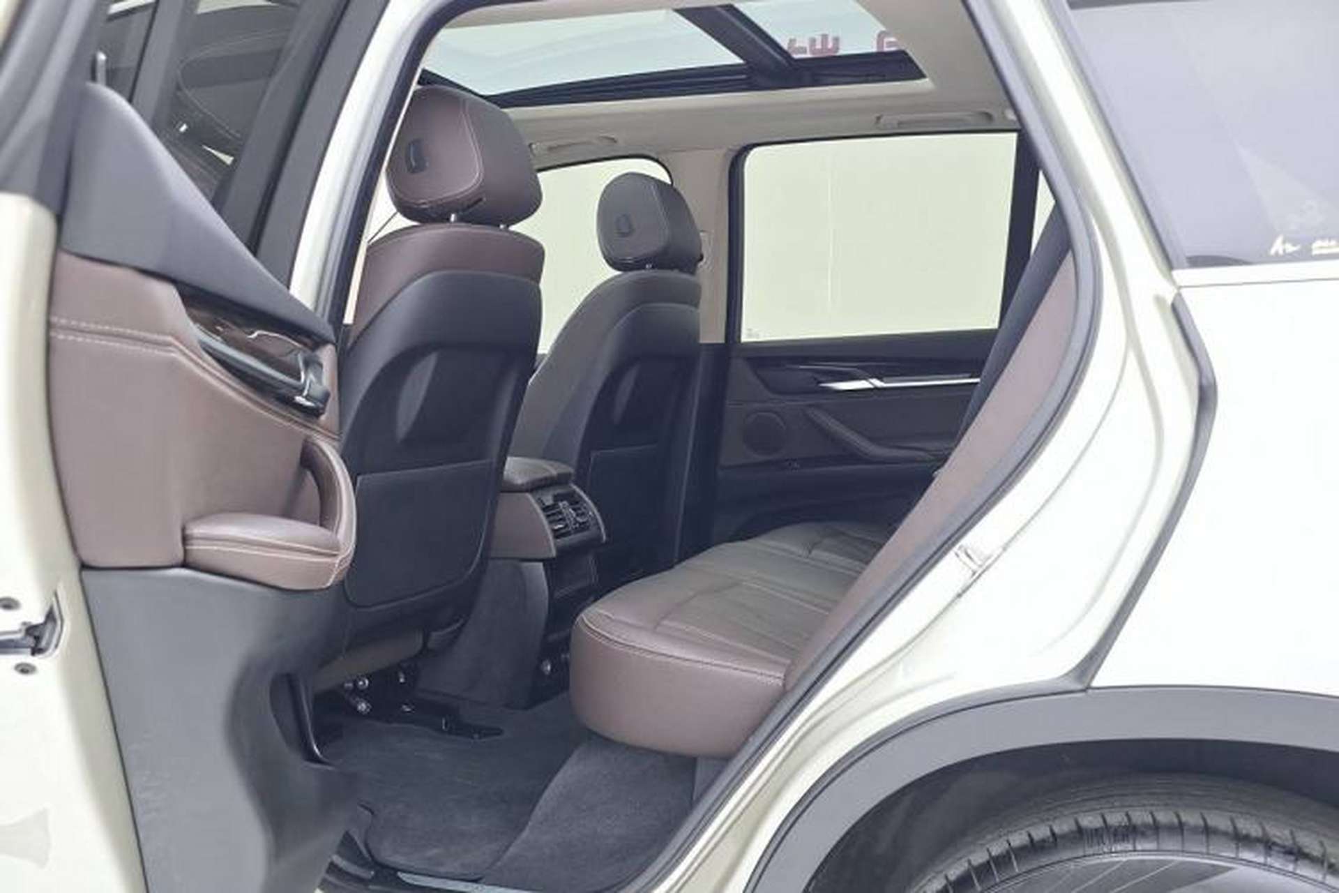 Used BMW X5 2015 xDrive28i Interior 4