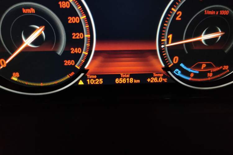 Used BMW X5 2015 xDrive28i Odometer Close Up