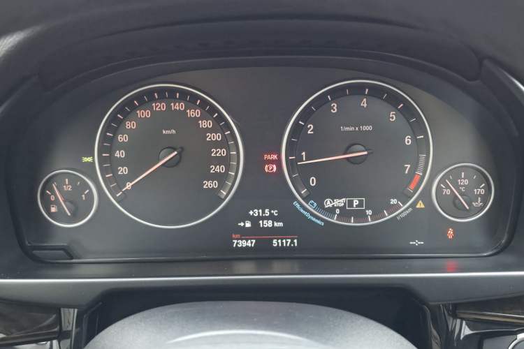 Used BMW X5 2015 xDrive28i Odometer Close Up