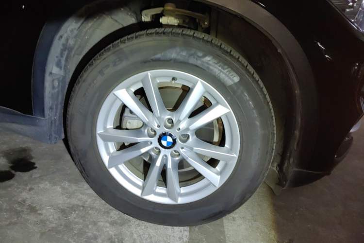 Used BMW X5  Right Front Wheel Hub