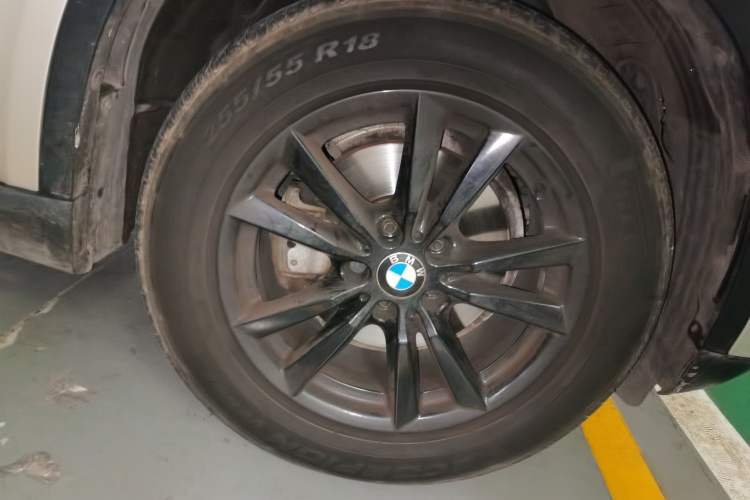 Used BMW X5 2015 xDrive28i Right Front Wheel Hub