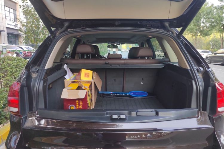 Used BMW X5 2015 xDrive28i Trunk