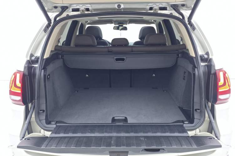 Used BMW X5 2015 xDrive28i Trunk