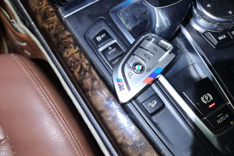 Used BMW X5 2015 xDrive28i Vehicle Key