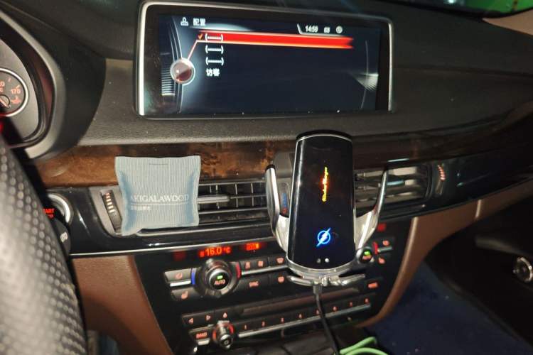 Used BMW X5 2015 xDrive28i Audio And AC Panel