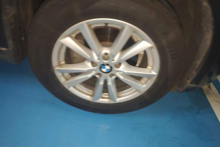 Used BMW X5 2015 xDrive28i Right Front Wheel Hub