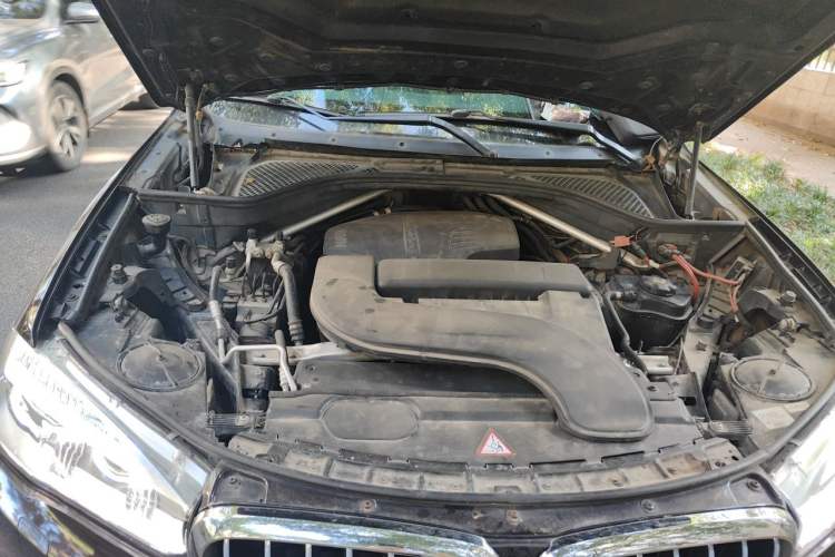 Used BMW X5 2015 xDrive28i Engine Bay