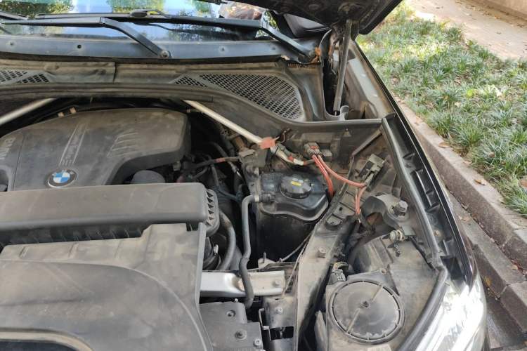 Used BMW X5 2015 xDrive28i Engine Bay Left