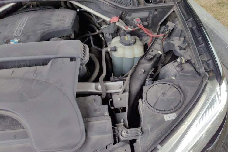 Used BMW X5 2015 xDrive28i Engine Bay Left