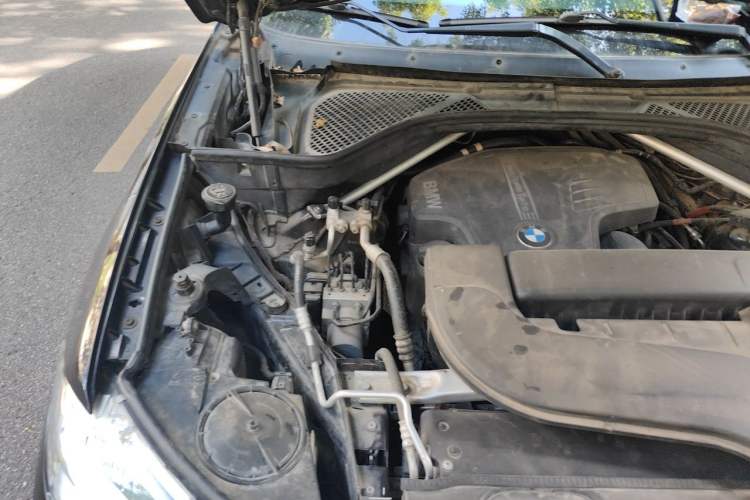 Used BMW X5 2015 xDrive28i Engine Bay Right
