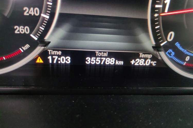 Used BMW X5 2015 xDrive28i Odometer Close Up
