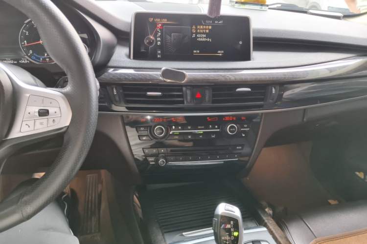 Used BMW X5 2015 xDrive28i Audio And AC Panel
