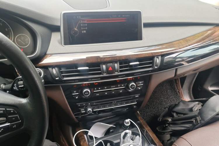 Used BMW X5 2015 xDrive28i Audio And AC Panel