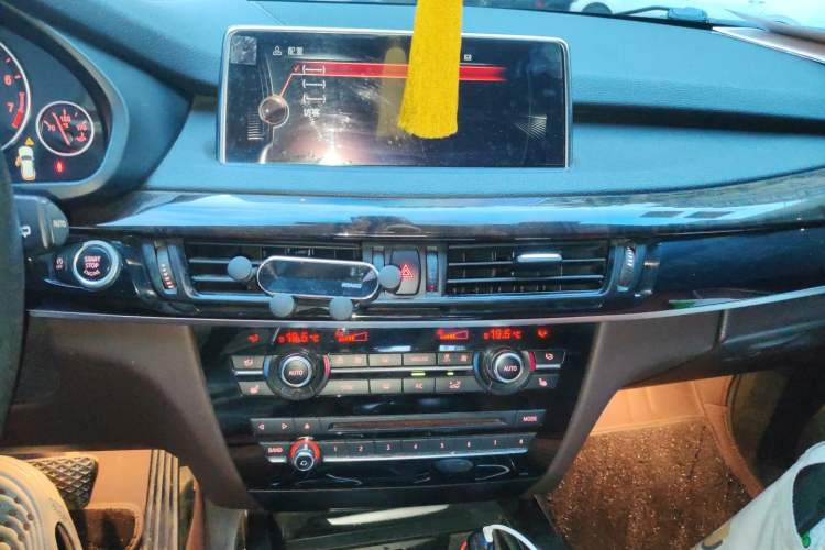 Used BMW X5 2015 xDrive28i Audio And AC Panel