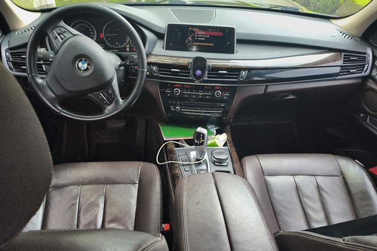 Used BMW X5 2015 xDrive28i Center Console