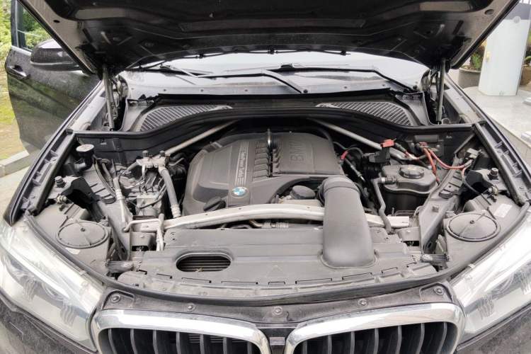 Used BMW X5 2015 xDrive28i Engine Bay