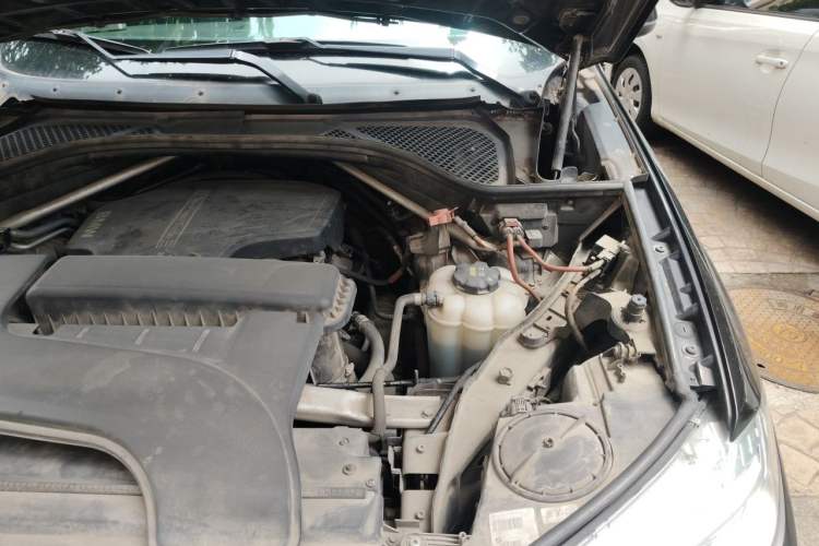 Used BMW X5 2015 xDrive28i Engine Bay Left