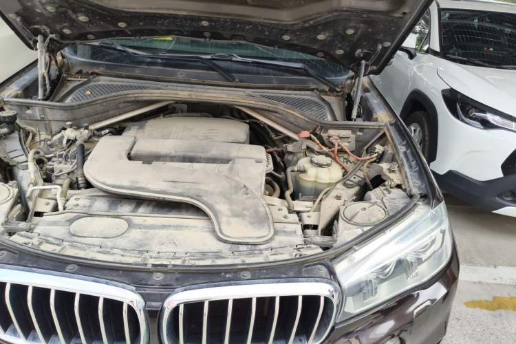 Used BMW X5 2015 xDrive28i Engine Bay Left