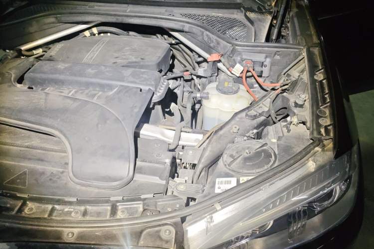 Used BMW X5 2015 xDrive28i Engine Bay Left