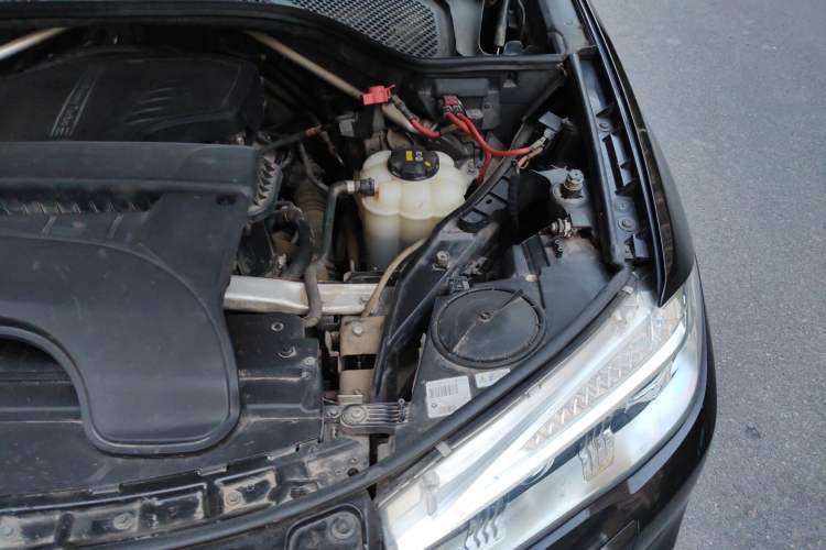 Used BMW X5 2015 xDrive28i Engine Bay Left