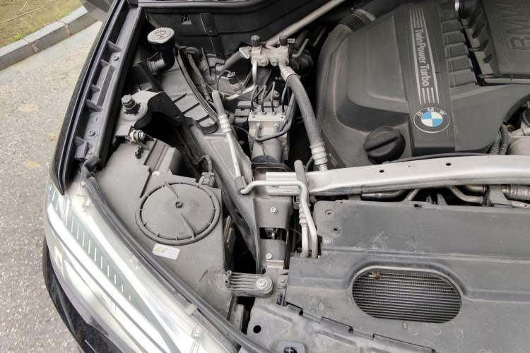 Used BMW X5 2015 xDrive28i Engine Bay Right