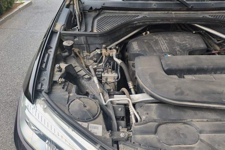 Used BMW X5 2015 xDrive28i Engine Bay Right