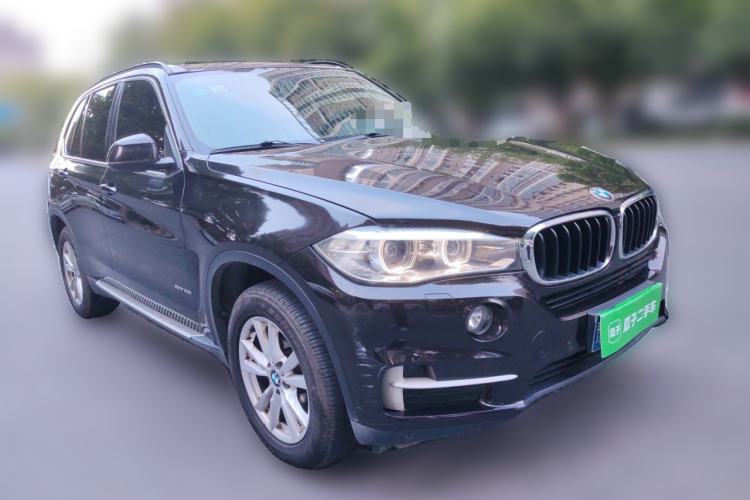 Used BMW X5 2015 xDrive28i Front Right 45 Deg