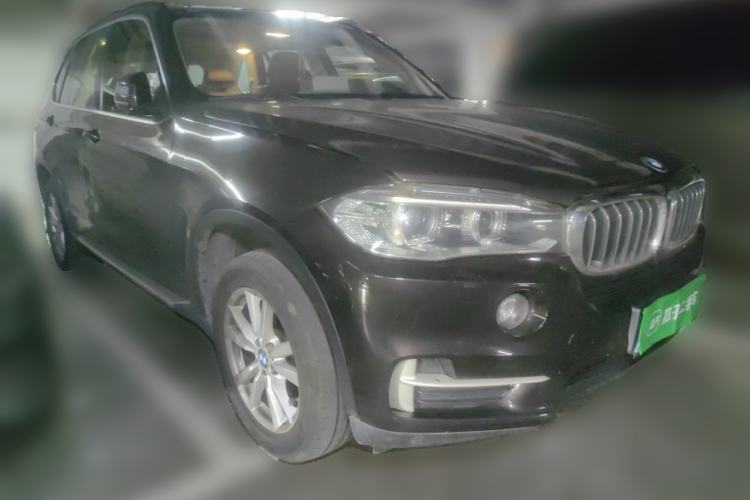 Used BMW X5 2015 xDrive28i Front Right 45 Deg
