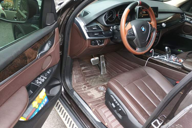 Used BMW X5 2015 xDrive28i Interior 3