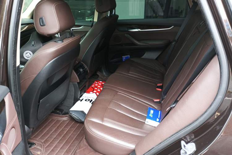 Used BMW X5 2015 xDrive28i Interior 4