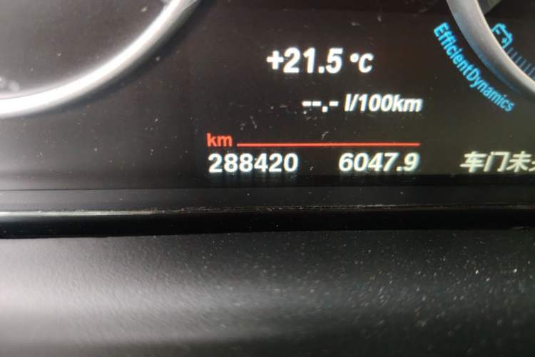Used BMW X5 2015 xDrive28i Odometer Close Up