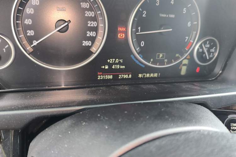 Used BMW X5 2015 xDrive28i Odometer Close Up