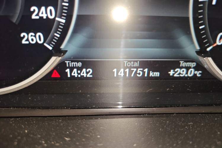 Used BMW X5 2015 xDrive28i Odometer Close Up